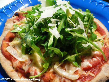 pita-pizza-w-arugula-salad